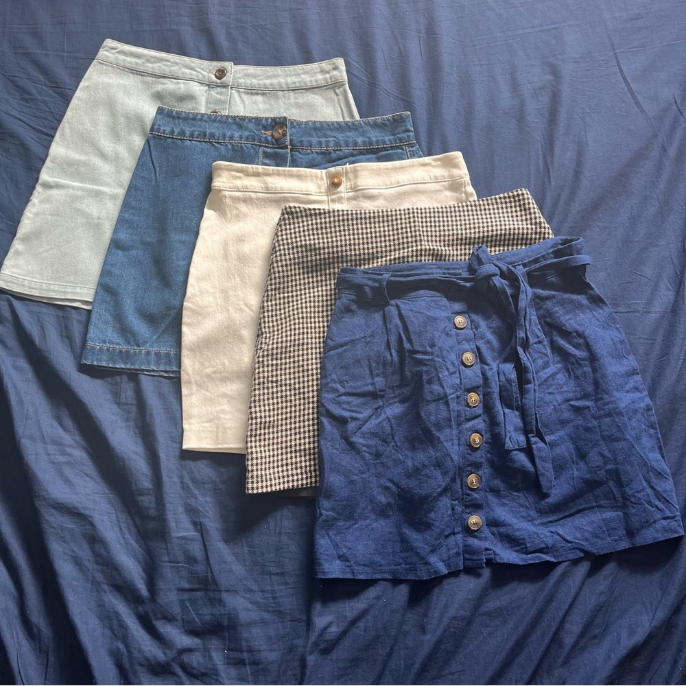 5 Forever 21 Medium mini skirts, blue/white/black/navy/checkered